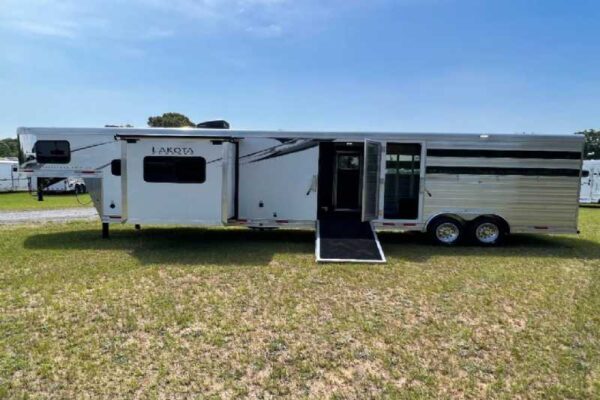 2024 Lakota Charger LE81413SR Stock Trailer with 13′ Short Wall