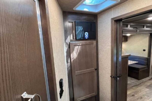 2024 Lakota Charger LE81413SR Stock Trailer with 13′ Short Wall
