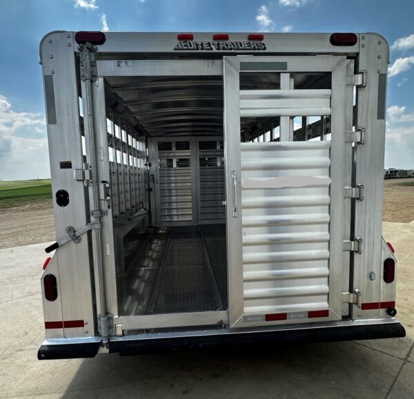 New 2024 Elite Trailers 32FT TRIPLE AXLE STOCK TRAILER W/ 3 COMPARTMENTS