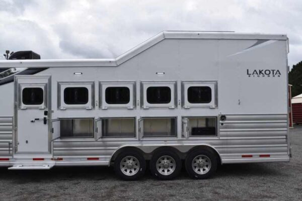 2021 Lakota BigHorn 8519TBB 5 Horse Trailer with 19′ Short Wall
