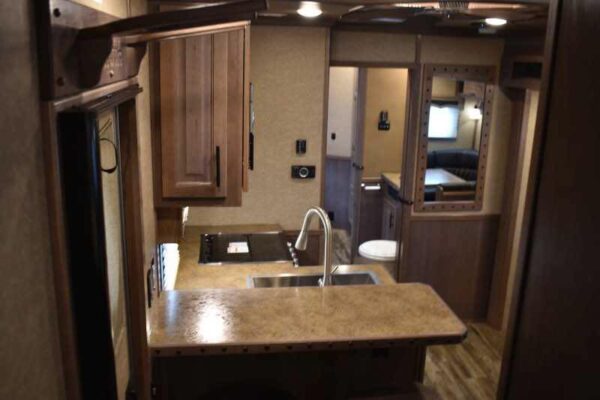 2021 Lakota BigHorn 8519TBB 5 Horse Trailer with 19′ Short Wall