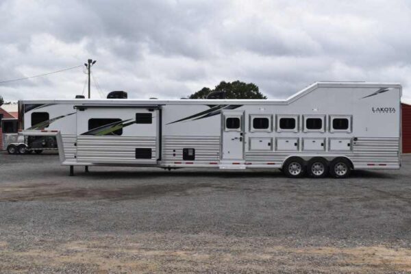 2021 Lakota BigHorn 8519TBB 5 Horse Trailer with 19′ Short Wall
