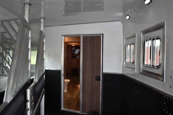 2021 Lakota BigHorn 8519TBB 5 Horse Trailer with 19′ Short Wall