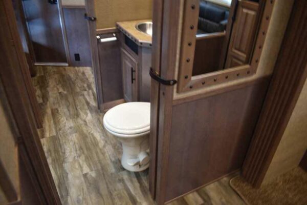 2021 Lakota BigHorn 8519TBB 5 Horse Trailer with 19′ Short Wall