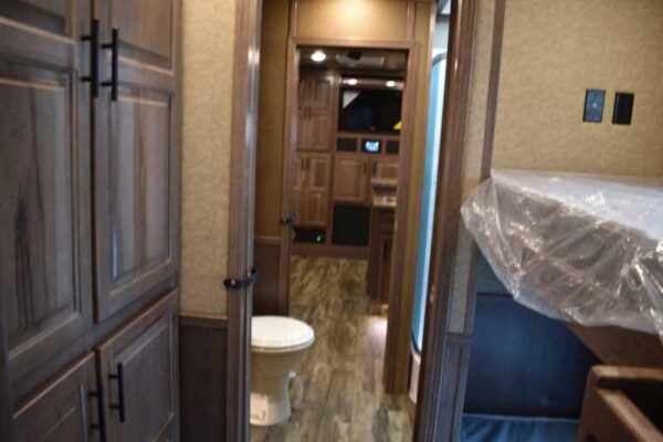 2021 Lakota BigHorn 8519TBB 5 Horse Trailer with 19′ Short Wall