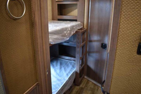 2021 Lakota BigHorn 8519TBB 5 Horse Trailer with 19′ Short Wall