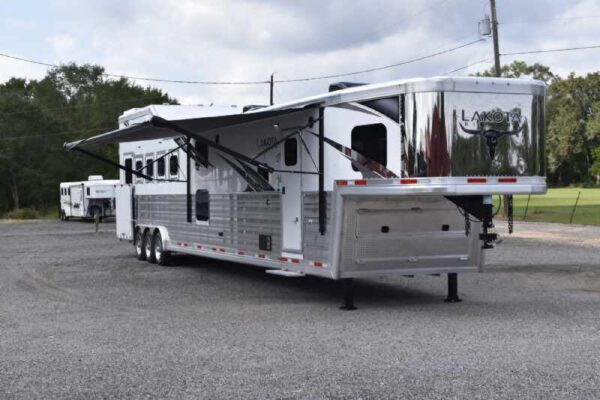 2021 Lakota BigHorn 8519TBB 5 Horse Trailer with 19′ Short Wall