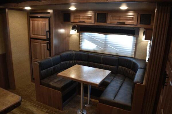2021 Lakota BigHorn 8519TBB 5 Horse Trailer with 19′ Short Wall