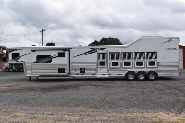 2021 Lakota BigHorn 8519TBB 5 Horse Trailer with 19′ Short Wall