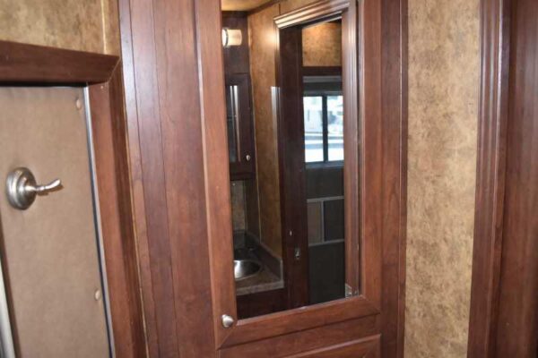 2017 Exiss Escape 7308LQ 3 Horse Trailer with 8′ Short Wall