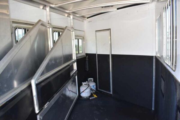 2017 Exiss Escape 7308LQ 3 Horse Trailer with 8′ Short Wall