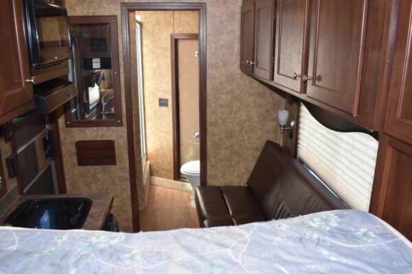2017 Exiss Escape 7308LQ 3 Horse Trailer with 8′ Short Wall