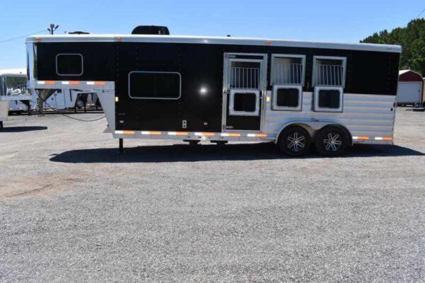 2017 Exiss Escape 7308LQ 3 Horse Trailer with 8′ Short Wall