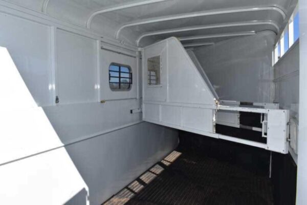 2002 Logan Coach 3HBP 3 Horse Trailer