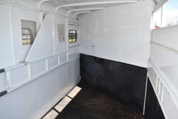 2002 Logan Coach 3HBP 3 Horse Trailer