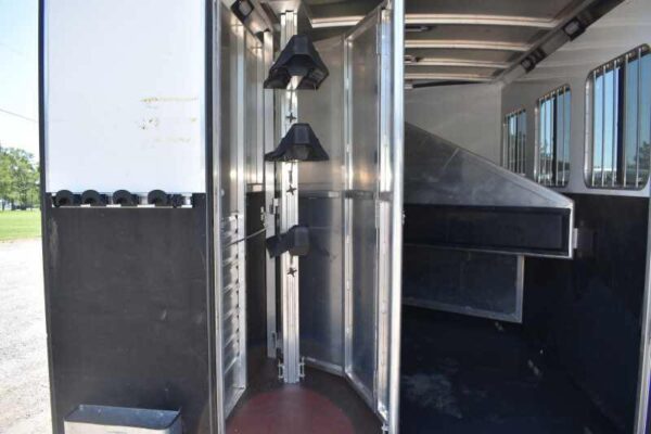 2017 Exiss Escape 7308LQ 3 Horse Trailer with 8′ Short Wall
