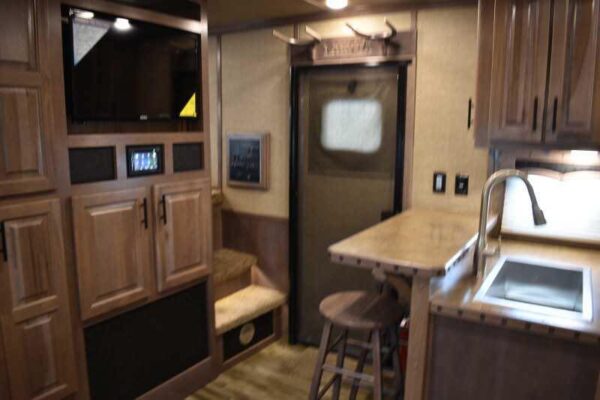 2021 Lakota BigHorn 8519TBB 5 Horse Trailer with 19′ Short Wall