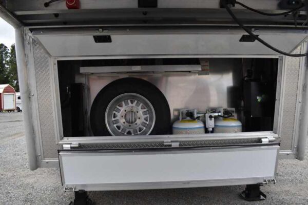 2021 Lakota BigHorn 8519TBB 5 Horse Trailer with 19′ Short Wall