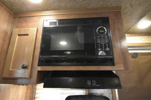 2018 Lakota Charger LQ Stock Trailer with 9′ Short Wall