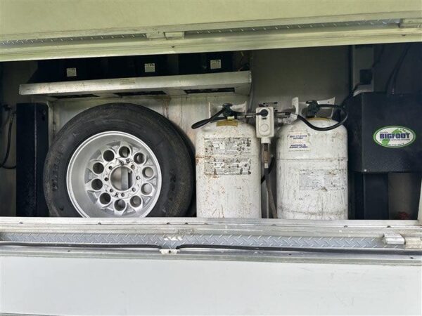 2014 Lakota Bighorn 8416, Generator, Couch, Dinette 17’ Shortwall, 4 Horse Trailer, 12′ Slide.