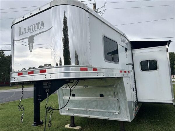 2014 Lakota Bighorn 8416, Generator, Couch, Dinette 17’ Shortwall, 4 Horse Trailer, 12′ Slide.
