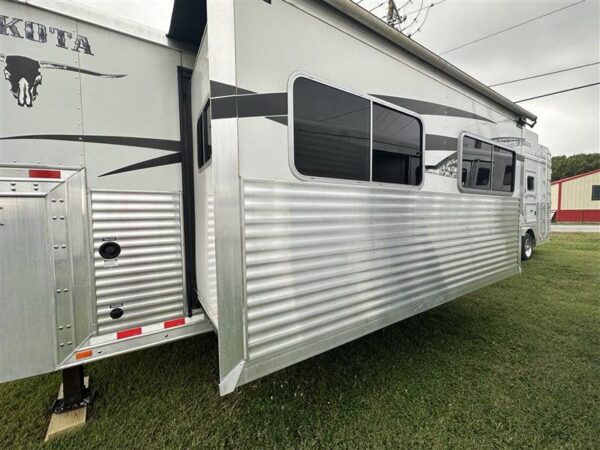 2014 Lakota Bighorn 8416, Generator, Couch, Dinette 17’ Shortwall, 4 Horse Trailer, 12′ Slide.