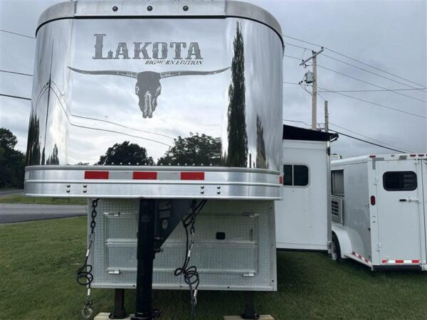 2014 Lakota Bighorn 8416, Generator, Couch, Dinette 17’ Shortwall, 4 Horse Trailer, 12′ Slide.
