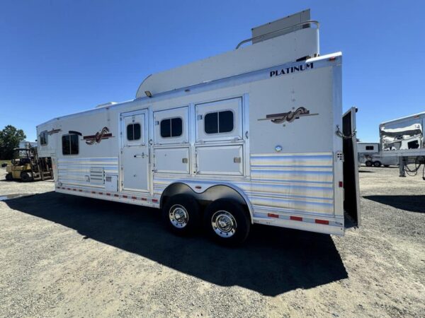2007 Platinum Coach 8310 LQ 3 Horse