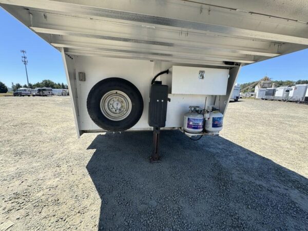 2007 Platinum Coach 8310 LQ 3 Horse