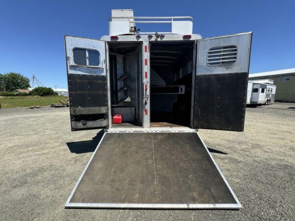 2007 Platinum Coach 8310 LQ 3 Horse
