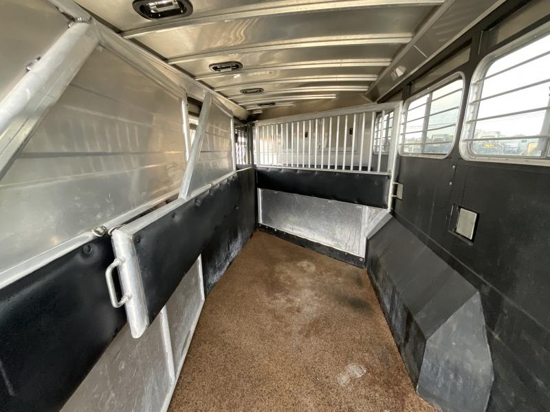 2014 Logan Coach RAZ4GNHDLQ 40′ 4 horse Razor GN Horse Trailer**WITH WALK IN CLOSET**