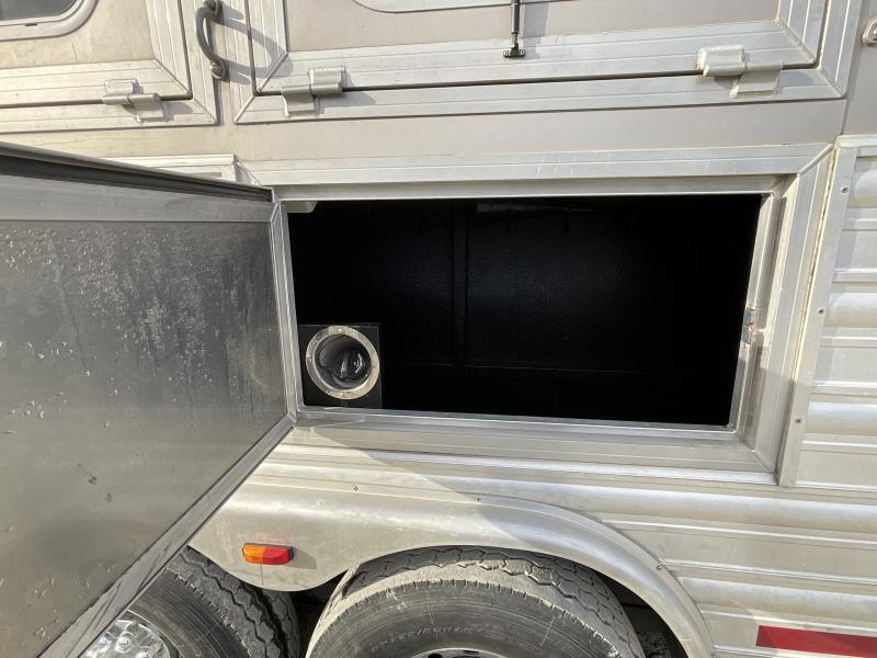 2014 Logan Coach RAZ4GNHDLQ 40′ 4 horse Razor GN Horse Trailer**WITH WALK IN CLOSET**