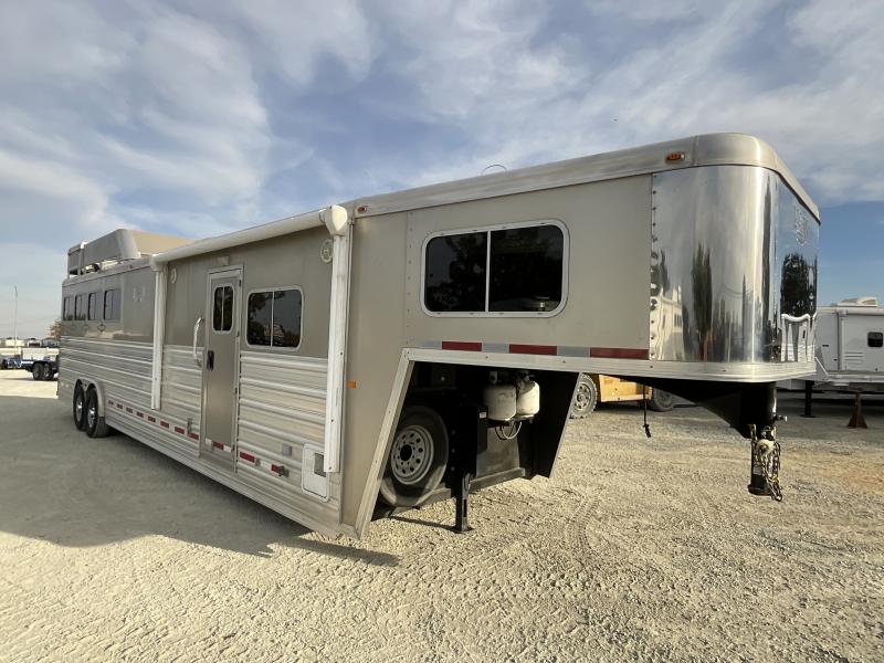 2014 Logan Coach RAZ4GNHDLQ 40′ 4 horse Razor GN Horse Trailer**WITH WALK IN CLOSET**