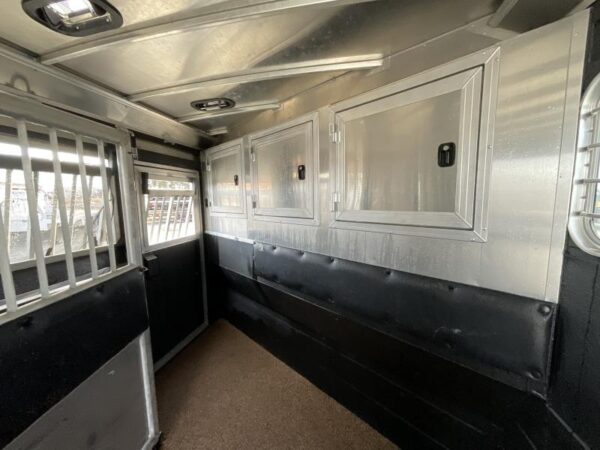 2014 Logan Coach RAZ4GNHDLQ 40′ 4 horse Razor GN Horse Trailer**WITH WALK IN CLOSET**