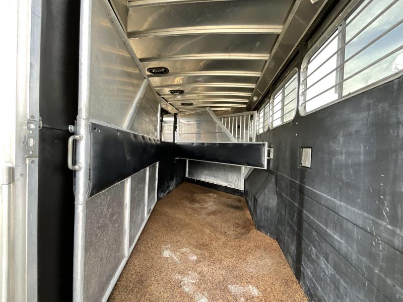 2014 Logan Coach RAZ4GNHDLQ 40′ 4 horse Razor GN Horse Trailer**WITH WALK IN CLOSET**