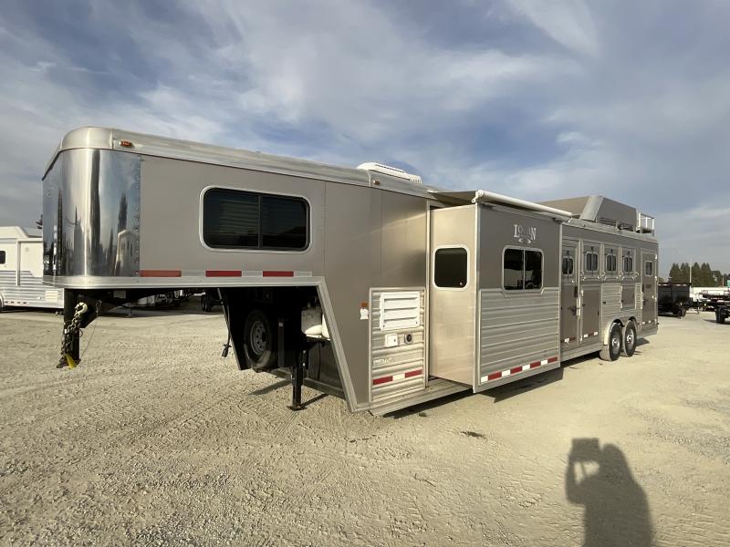 2014 Logan Coach RAZ4GNHDLQ 40′ 4 horse Razor GN Horse Trailer**WITH WALK IN CLOSET**