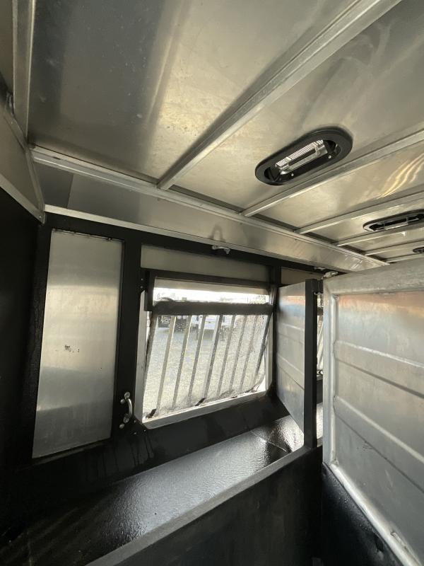 2014 Logan Coach RAZ4GNHDLQ 40′ 4 horse Razor GN Horse Trailer**WITH WALK IN CLOSET**