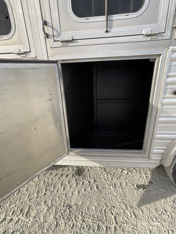 2014 Logan Coach RAZ4GNHDLQ 40′ 4 horse Razor GN Horse Trailer**WITH WALK IN CLOSET**
