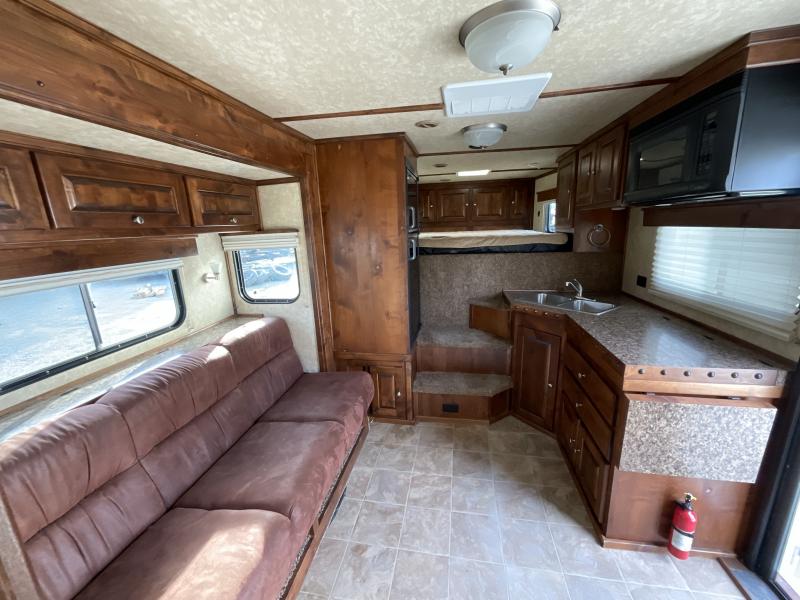 2014 Logan Coach RAZ4GNHDLQ 40′ 4 horse Razor GN Horse Trailer**WITH WALK IN CLOSET**