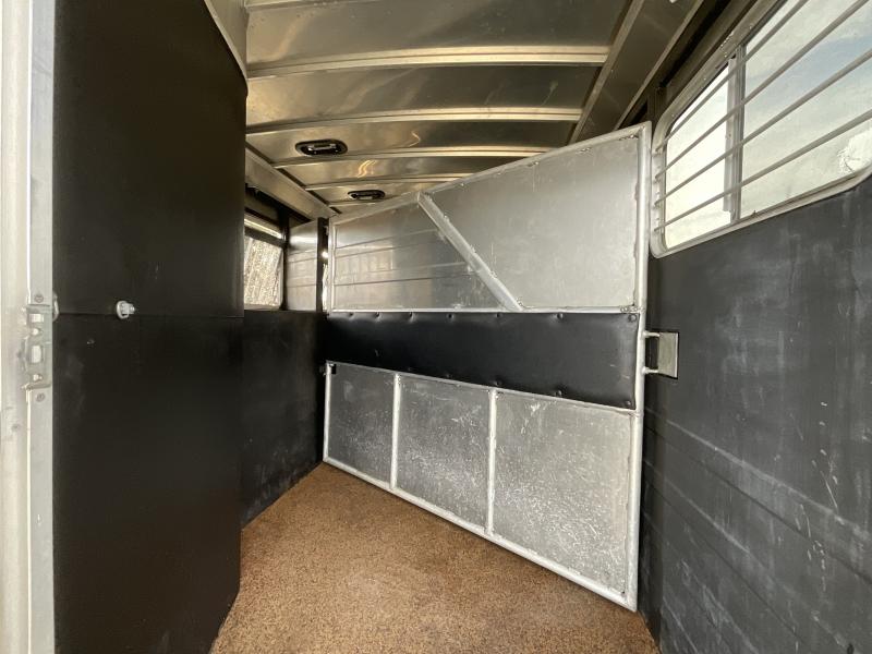 2014 Logan Coach RAZ4GNHDLQ 40′ 4 horse Razor GN Horse Trailer**WITH WALK IN CLOSET**